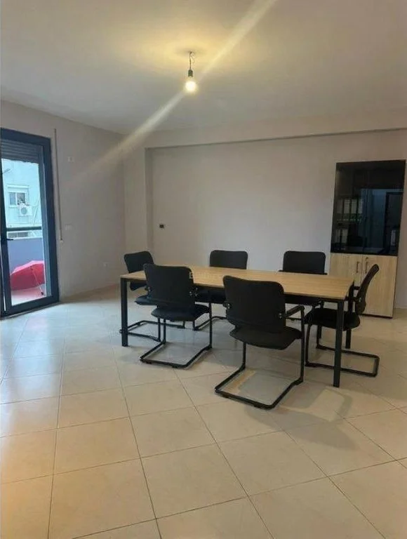 Tirane, shitet apartament 3+1+Aneks+Ballkon Kati 3, 122 m² 350.000 € 