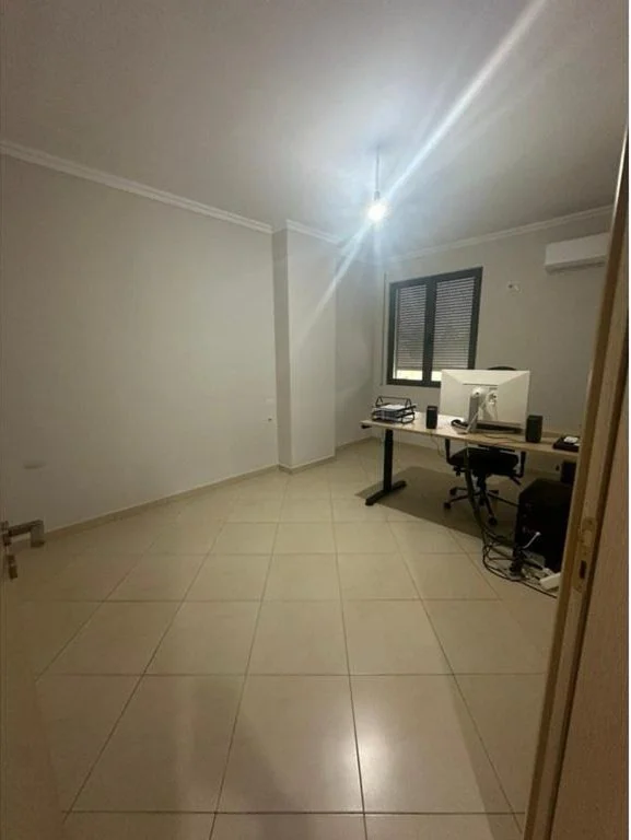 Tirane, shitet apartament 3+1+Aneks+Ballkon Kati 3, 122 m² 350.000 € 