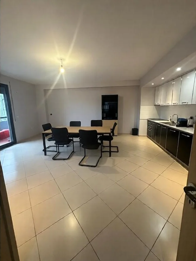 Tirane, shitet apartament 3+1+Aneks+Ballkon Kati 3, 122 m² 350.000 € 