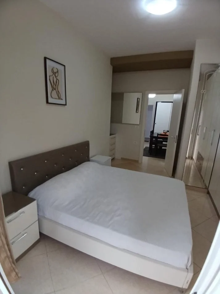 Tirane, jepet me qera apartament 1+1+Aneks+Ballkon Kati 3, 74 m² 380 € (Rruga Muhamed Deliu, Freks.)