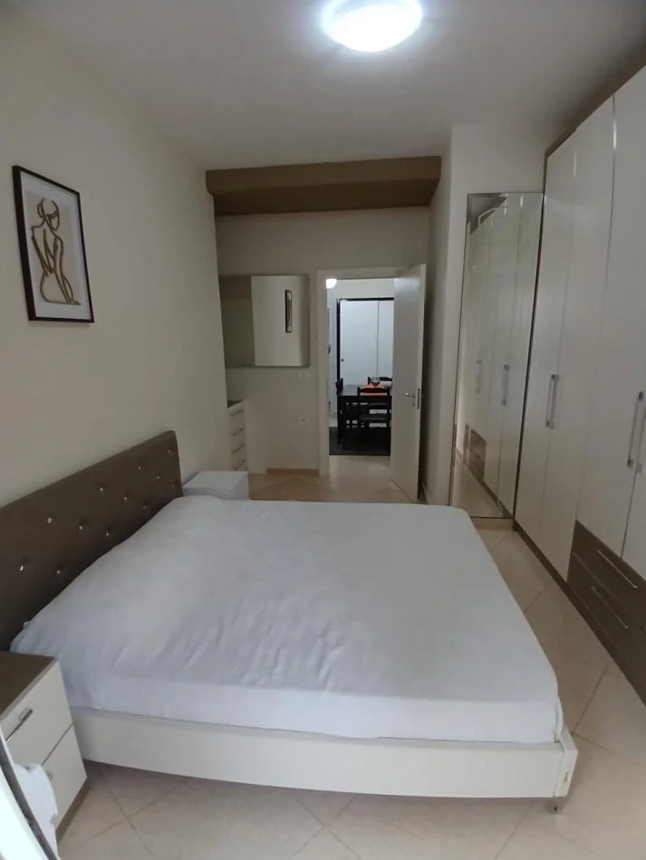 Tirane, jepet me qera apartament 1+1+Aneks+Ballkon Kati 3, 74 m² 380 € (Rruga Muhamed Deliu, Freks.)