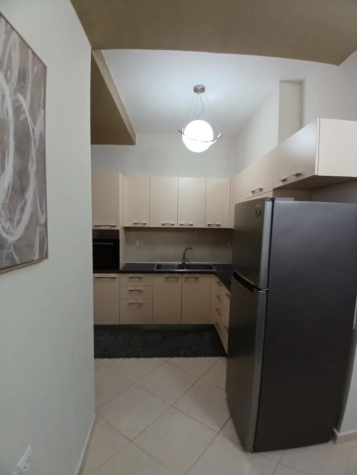 Tirane, jepet me qera apartament 1+1+Aneks+Ballkon Kati 3, 74 m² 380 € (Rruga Muhamed Deliu, Freks.)