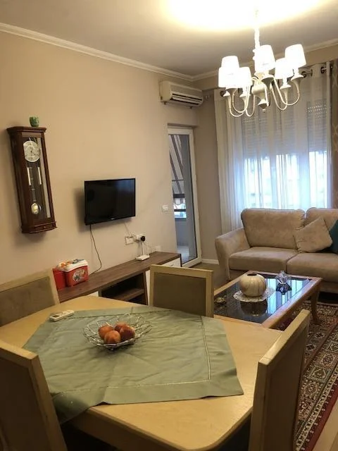 Tirane, jepet me qera apartament 1+1+Aneks+Ballkon Kati 4, 65 m² 370 € (Misto Mame "rr Thoma Gaxhaj)