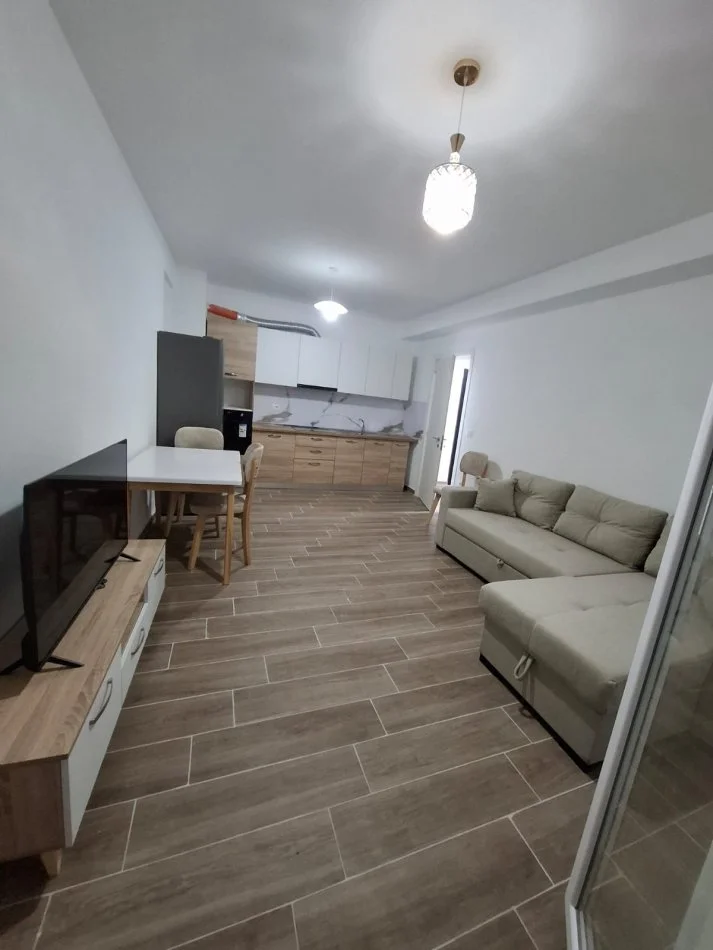 Tirane, jepet me qera apartament 2+1+Aneks+Ballkon Kati 2, 100 m² 500 € (Rruga 5 Maji)