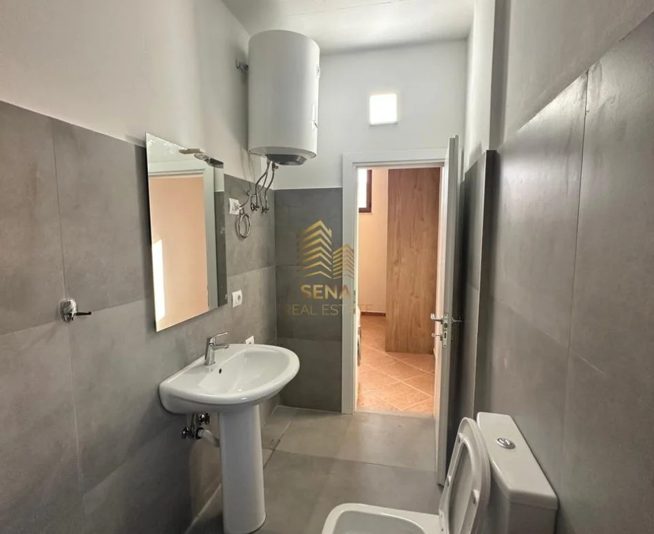 Tirane, jepet me qera garsonier 1+1 Kati 1, 50 m² 350 € (Xhamllik)