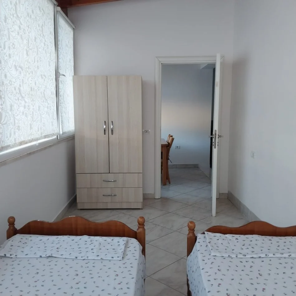 Tirane, jepet me qera apartament 2+1+Aneks+Ballkon Kati 4, 102 m² 400 € (Fresk)