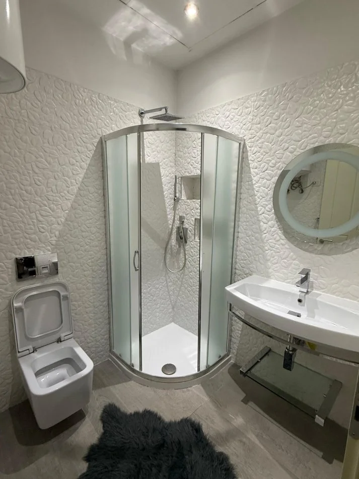 Tirane, shes apartament 1+1+Ballkon , 63 m² 170.000 € (Delijorgjit)