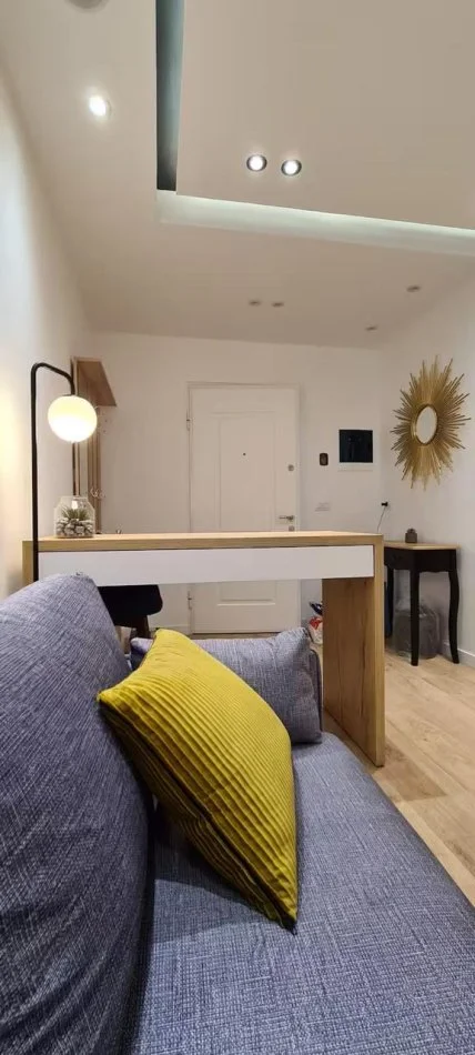 Tirane, jepet me qera apartament 1+1+Ballkon Kati 5, 65 m² 700 € (Komuna e Parisit)