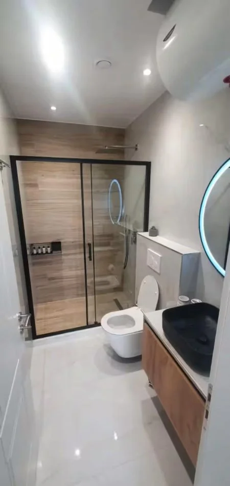 Tirane, jepet me qera apartament 1+1+Ballkon Kati 5, 65 m² 700 € (Komuna e Parisit)