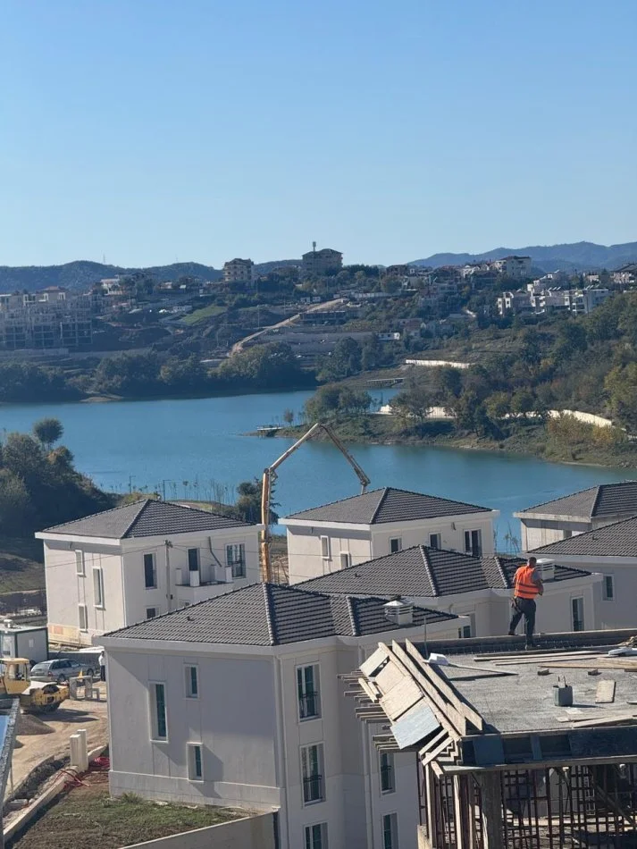 Tirane, shitet Vile 3+1+Aneks+Ballkon Kati 3, 440 m² 650.000 € (Rolling Hills Liqeni / Farke)