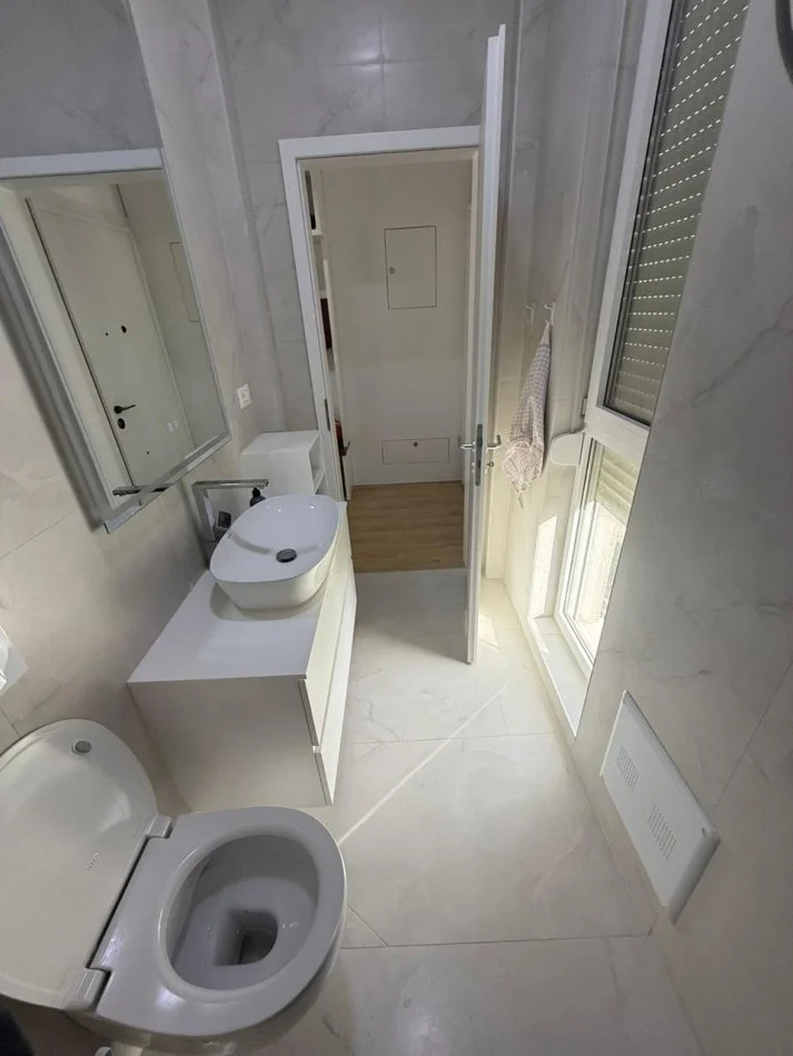 Tirane, shitet Vile 4+1+Ballkon Kati 3, 196 m² 399.000 € (Shefqet Ndroqi)