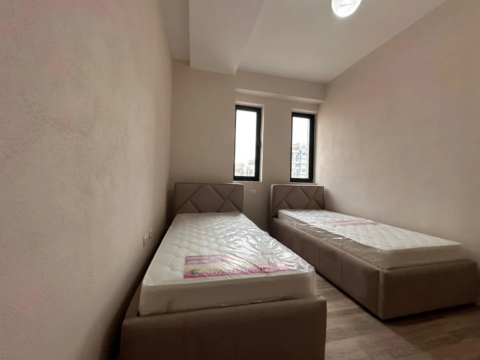 Tirane, jepet me qera apartament 2+1 Kati 5, 570 € (Astir)