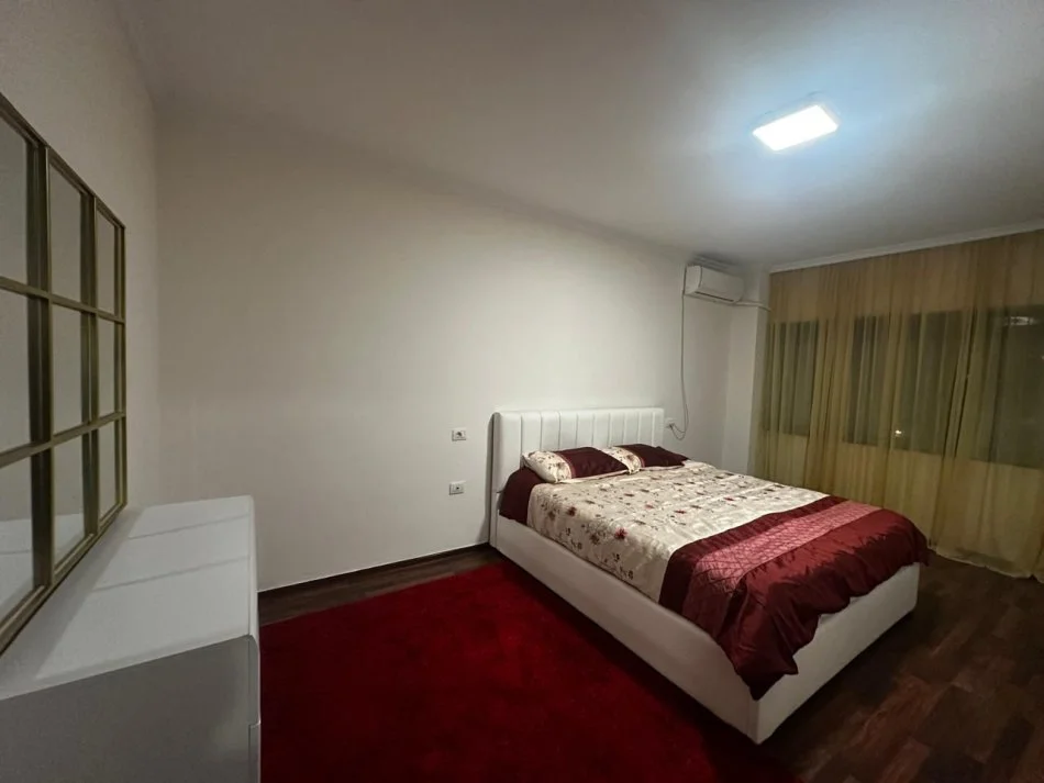 Tirane, jepet me qera apartament 2+1 Kati 5, 800 € 