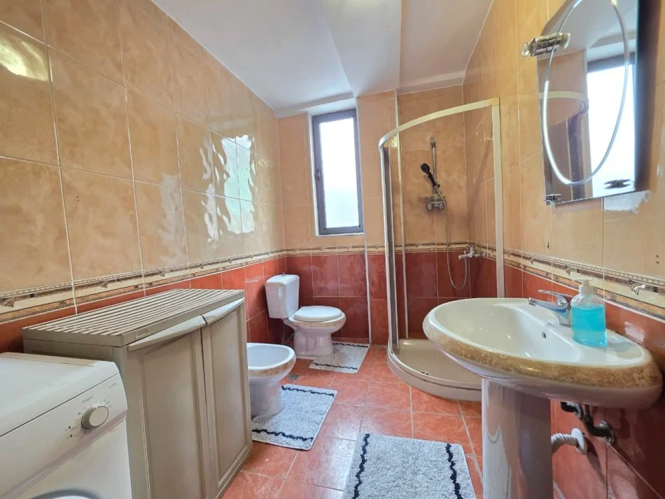 Jepet me Qera Apt 1+1 (+ Bllkn) 54m2  (Fakulteti i Mjeksise - Shkolla e Baletit📍)    50,000 leke / Muaj 🔥I pershtatshem 4 persona