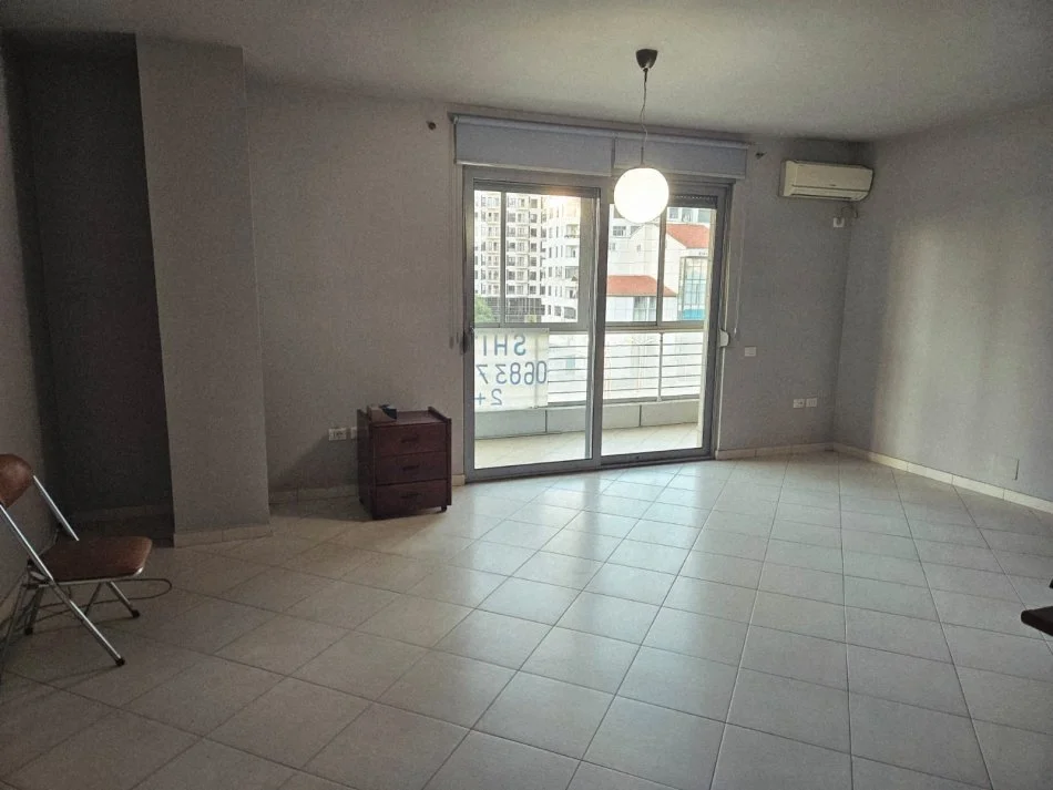 Tirane, shitet apartament 2+1+Ballkon , 103 m² 247.420 € (Zogu i Zi)