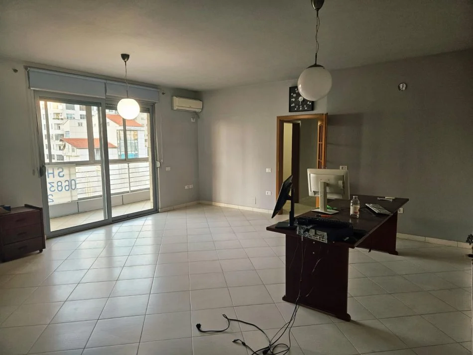 Tirane, shitet apartament 2+1+Ballkon , 103 m² 247.420 € (Zogu i Zi)