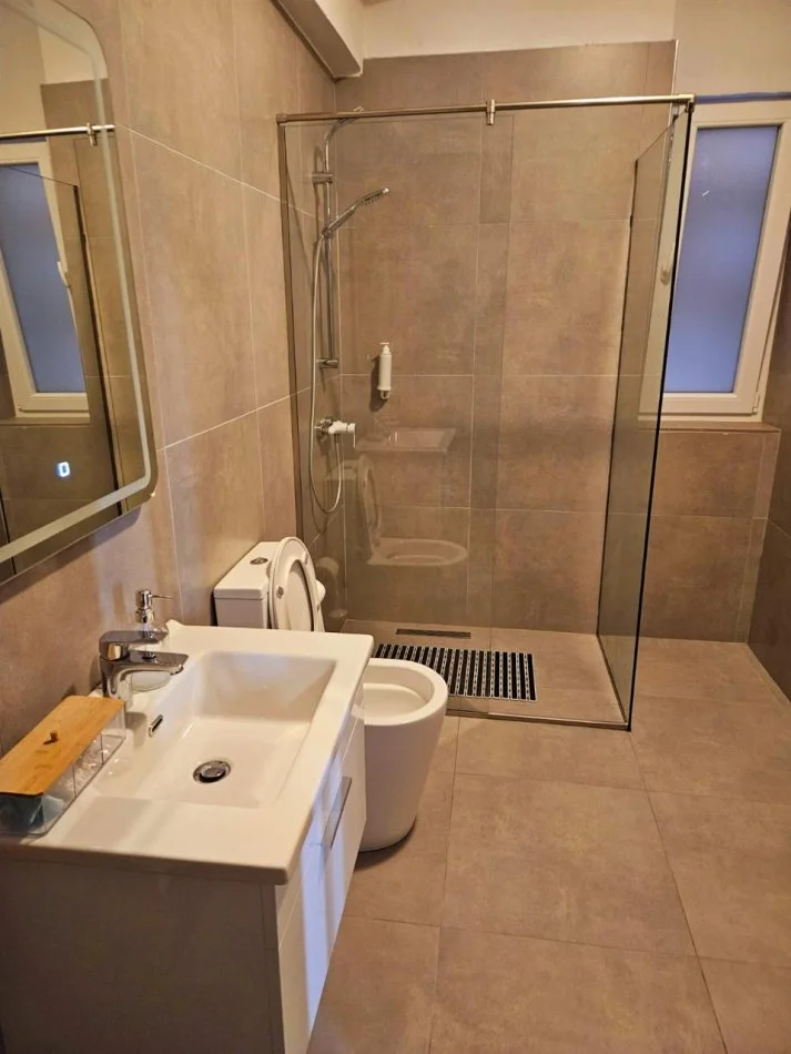Tirane, shitet apartament 1+1 , 285 m² 950.000 € (Rruga e Durrësit)