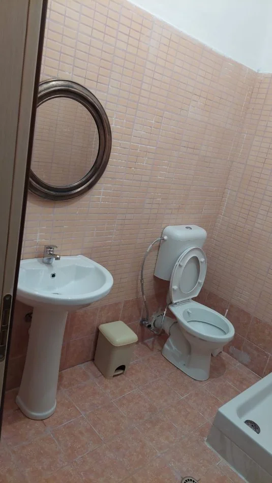 Tirane, jepet me qera apartament 2+1 Kati 8 me ashensor , 104 m² 450 € (Astir)
