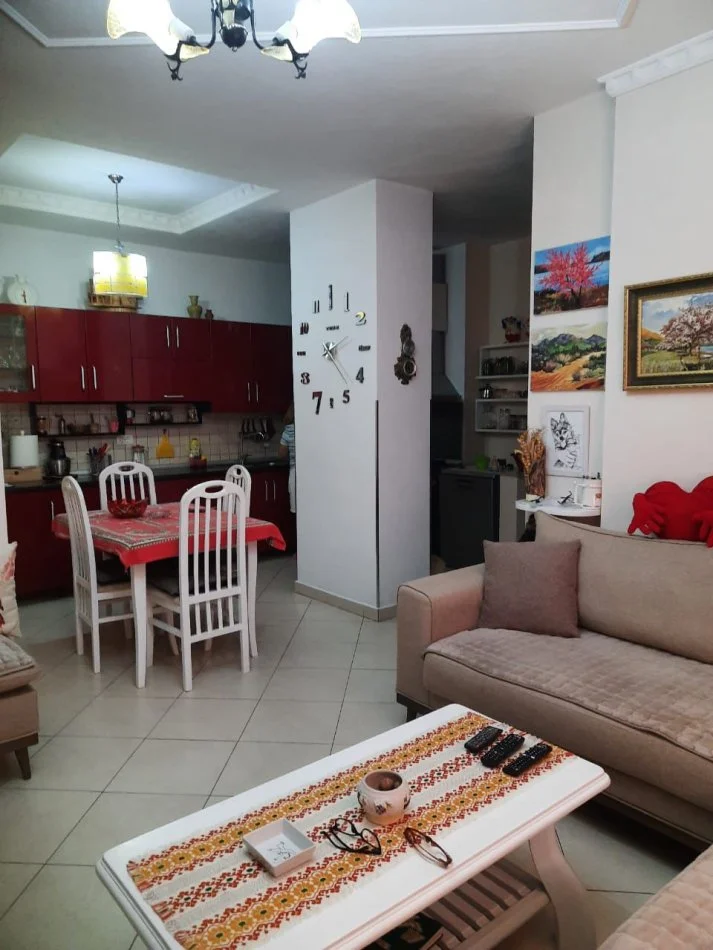 Tirane, shitet apartament 2+1 , 86 m² 