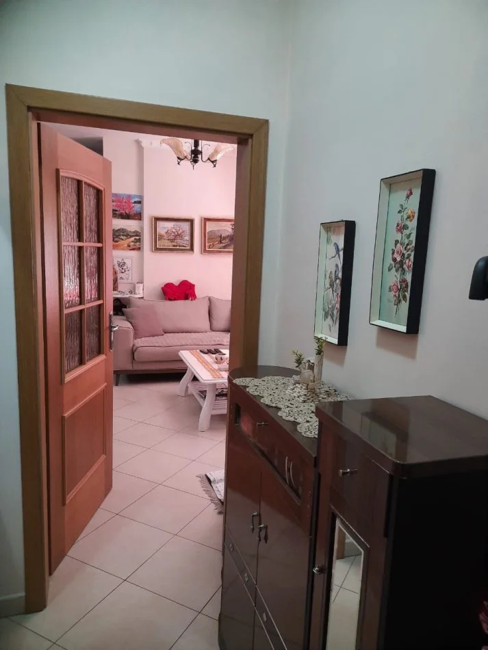 Tirane, shitet apartament 2+1 , 86 m² 