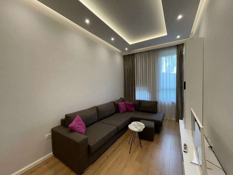 Tirane, shitet apartament 1+1 Kati 1, 70 m² 165.000 € (Rruga 21-Dhjetori)