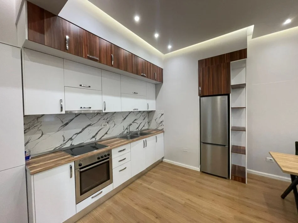 Tirane, shitet apartament 1+1 Kati 1, 70 m² 165.000 € (Rruga 21-Dhjetori)