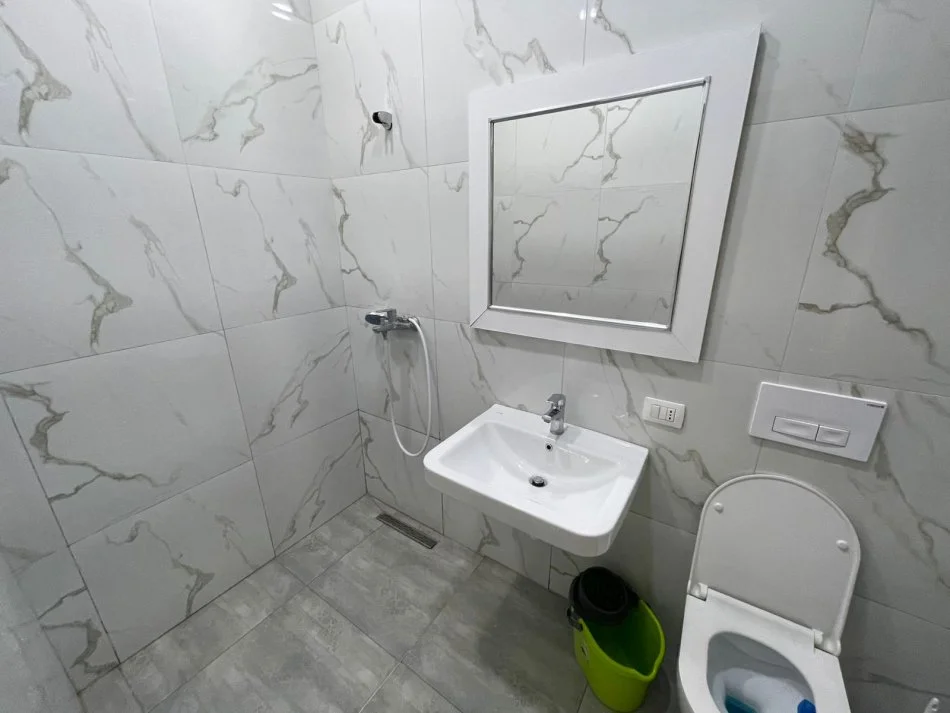 Tirane, shitet apartament 1+1 Kati 1, 70 m² 165.000 € (Rruga 21-Dhjetori)