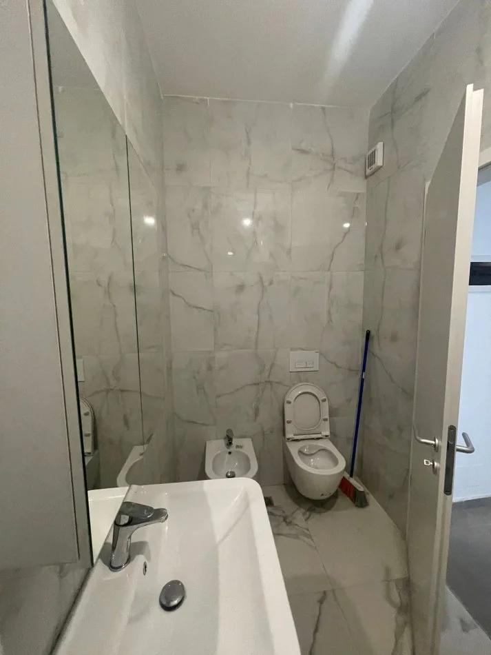 Tirane, shitet apartament 1+1 Kati 8, 64 m² 160.000 € (Rruga 21-Dhjetori)