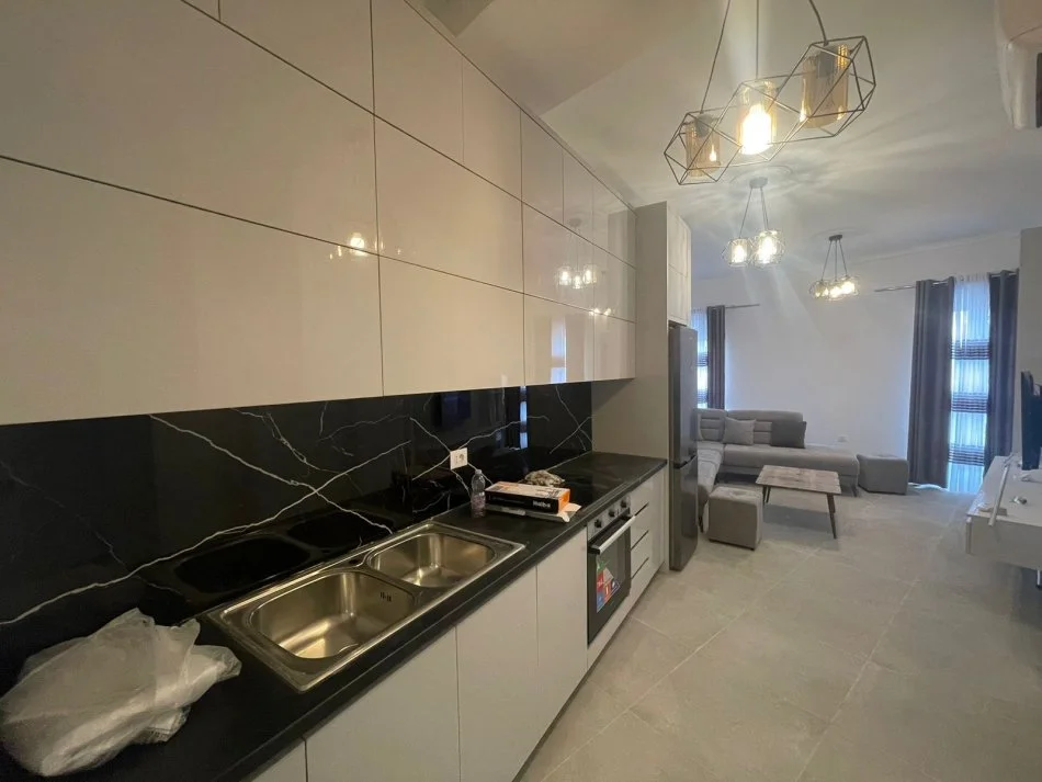 Tirane, shitet apartament 1+1 Kati 8, 64 m² 160.000 € (Rruga 21-Dhjetori)