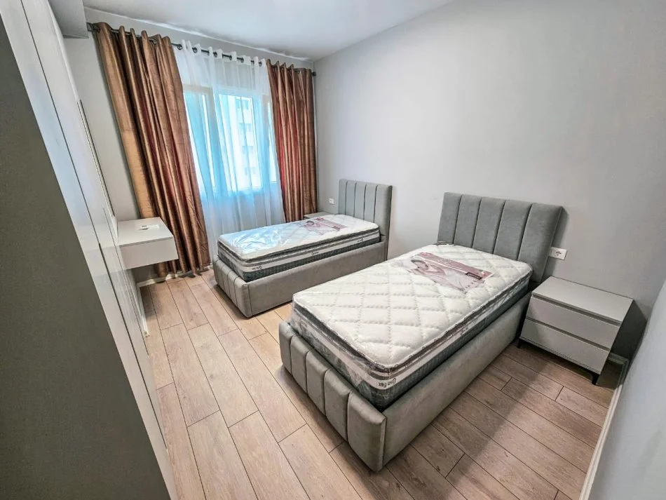 Me Qera : 2+1+1 Post Parkimi📍Ish Fusha E Aviacionit (River Residence) - 76,000 Lek - S.100m² - Pallat i Ri(Ndertim 2024) - Akses i lehte me Unazen e Madhe🚀