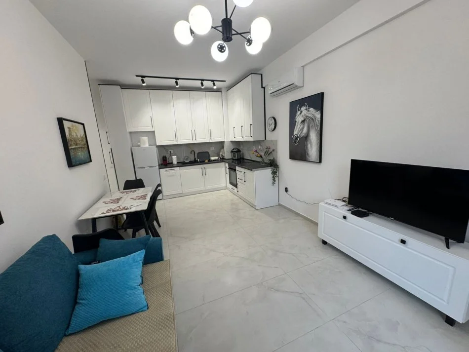 Tirane, jepet me qera apartament 1+1 Kati 3, 60 m²