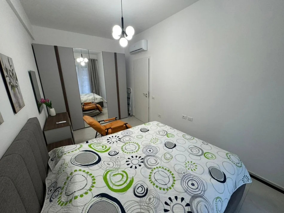 Tirane, jepet me qera apartament 1+1 Kati 3, 60 m²
