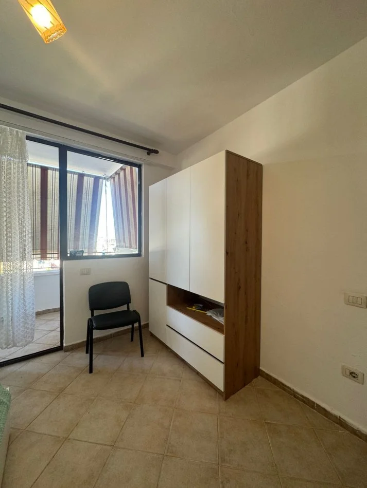 Tirane, jepet me qera apartament 1+1 Kati 8, 70 m² 499 € (ambasada amerikane)