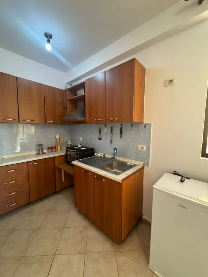 Tirane, jepet me qera apartament 1+1 Kati 8, 70 m² 499 € (ambasada amerikane)