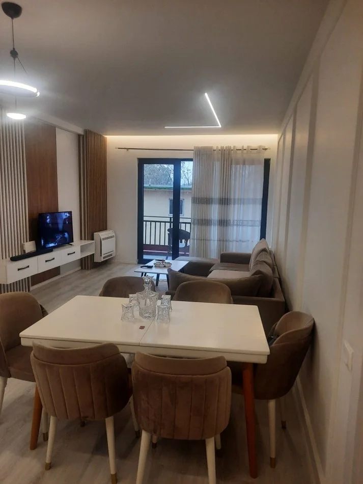 Tirane, jepet me qera apartament 2+1 Kati 3, 127 m² 750 € 