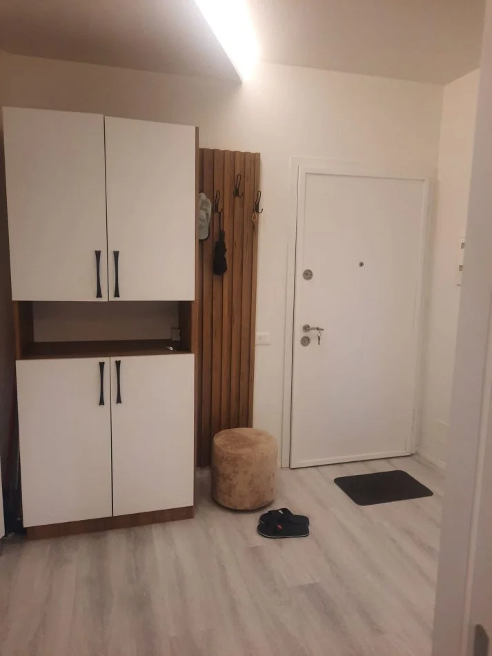 Tirane, jepet me qera apartament 2+1 Kati 3, 127 m² 750 € 