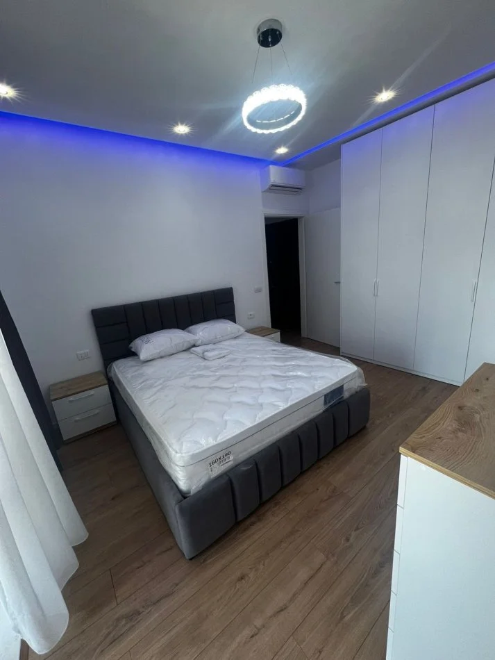 Tirane, jepet me qera apartament 1+1+Aneks+Ballkon Kati 9, 78 m² 550 € (Bulevardi i ri , Kompleksi Kontakt.)