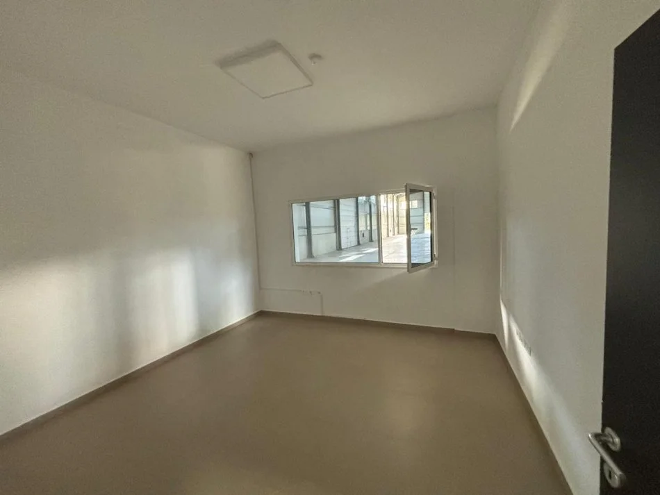 Tirane, jepet me qera magazine Kati 0, 1.600 m² 