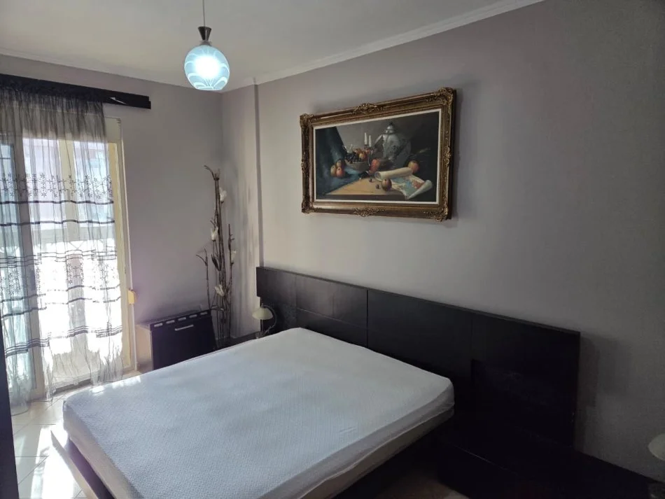 Tirane, jepet me qera apartament 2+1+Ballkon Kati 6, 106 m² 700 € (Selvia)