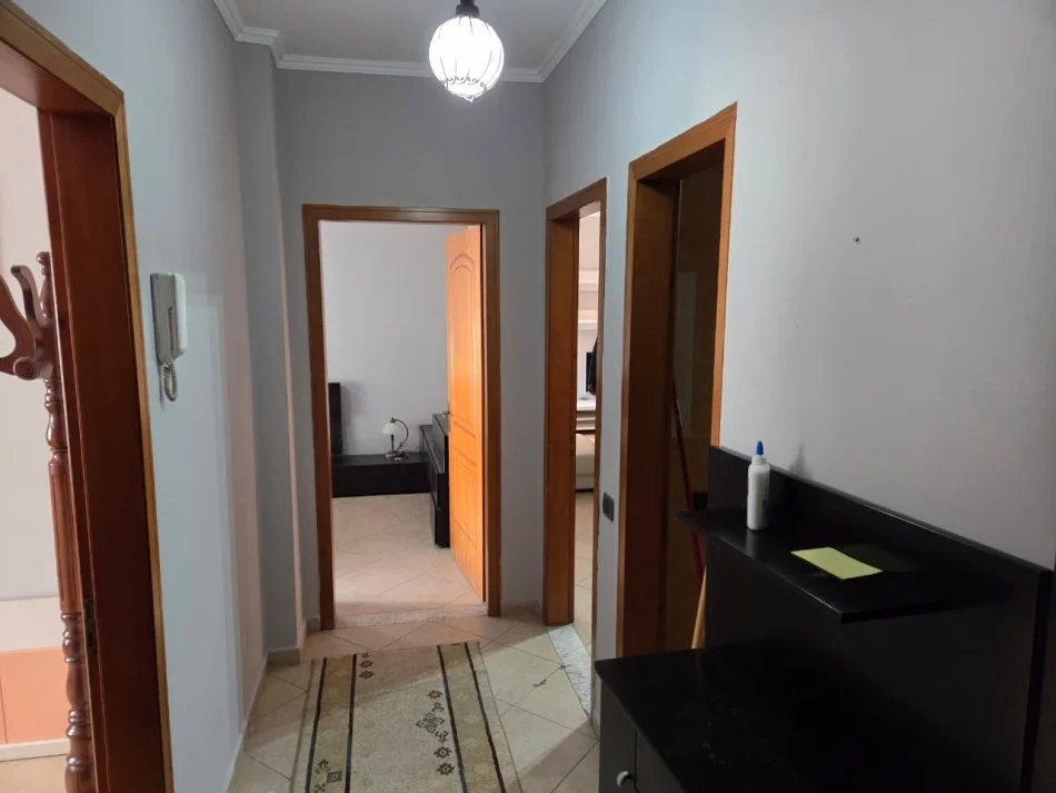 Tirane, jepet me qera apartament 2+1+Ballkon Kati 6, 106 m² 700 € (Selvia)