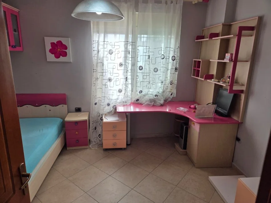 Tirane, jepet me qera apartament 2+1+Ballkon Kati 6, 106 m² 700 € (Selvia)