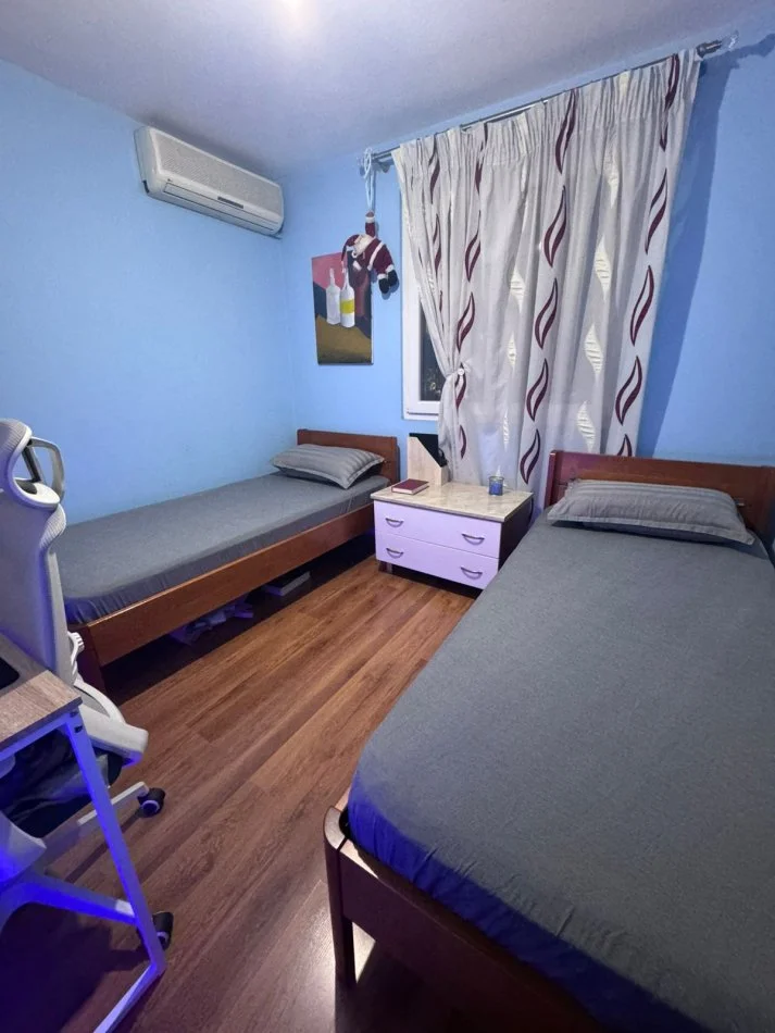 Tirane, jepet me qera apartament 2+1+Ballkon Kati 3, 95 m² 900 € (Juridiku)