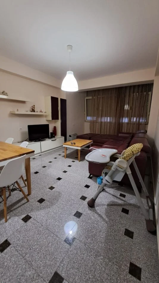 Tirane, shitet apartament 2+1+Ballkon Kati 4, 81 m² 165.000 € (Ish Stacioni i Fundit i Tirana e Re)