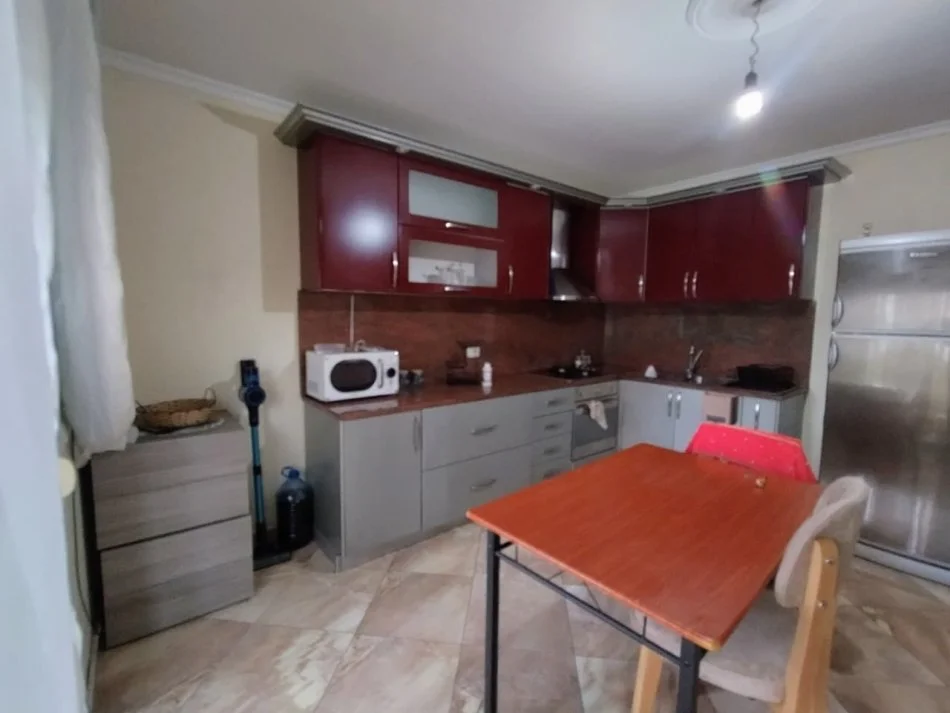 Durres, jepet me qera apartament 2+1+Ballkon Kati 3, 90 m² 500 € (Bulevardi, Dyrrah,Durres)