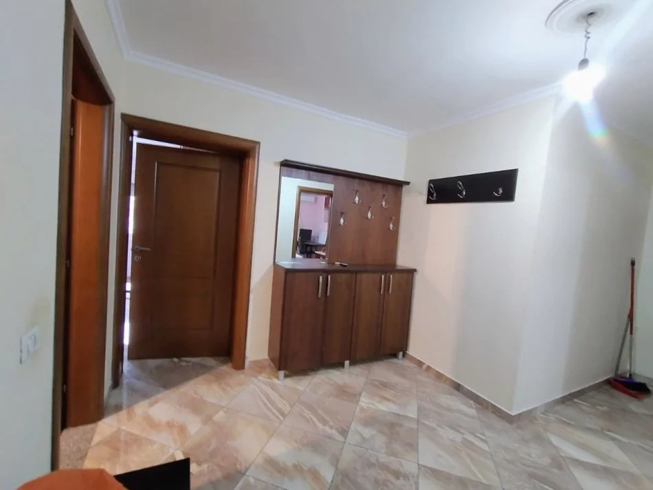 Durres, jepet me qera apartament 2+1+Ballkon Kati 3, 90 m² 500 € (Bulevardi, Dyrrah,Durres)
