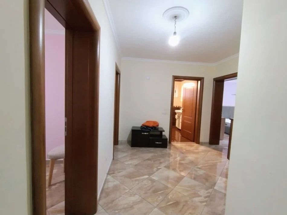 Durres, jepet me qera apartament 2+1+Ballkon Kati 3, 90 m² 500 € (Bulevardi, Dyrrah,Durres)