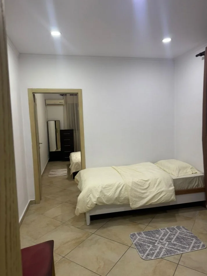 Tirane, jepet me qera apartament 3+1 Kati 4, 90 m² 700 € (Rruga e Kavajes)