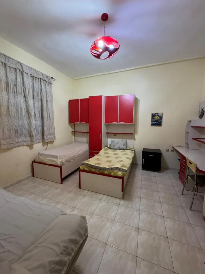 Tirane, jepet me qera 1+1 , 80 m² 400 € (bulevardi i ri)