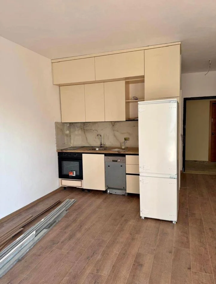 Tirane, jepet me qera zyre Kati 7, 62 m² 600 € 