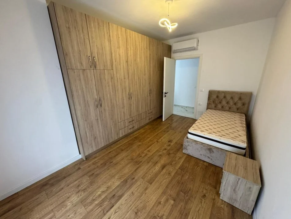 Tirane, jepet me qera apartament 2+1 Kati 4, 100 m² 